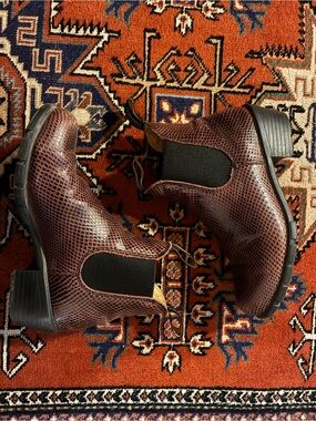 Blundstone Burgundy Snake-Embossed Heeled Chelsea Boots